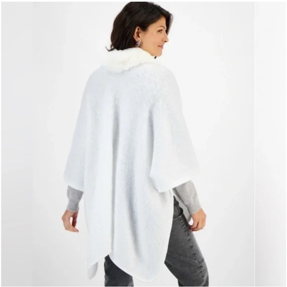 NEW Women’s INC White Faux Fur Luxe Ruana Knit Topper Wrap - Picture 3 of 3